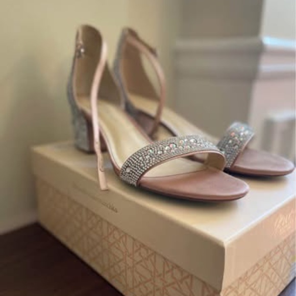 Betsey Johnson Size 10 Champagne Color Mari Chunky Heel Wedding Shoes - Picture 2 of 5